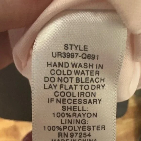 One Heart Clothing Women's Small Peach Floral Romper 3/4 Sleeve Lined - Picture 4 of 5